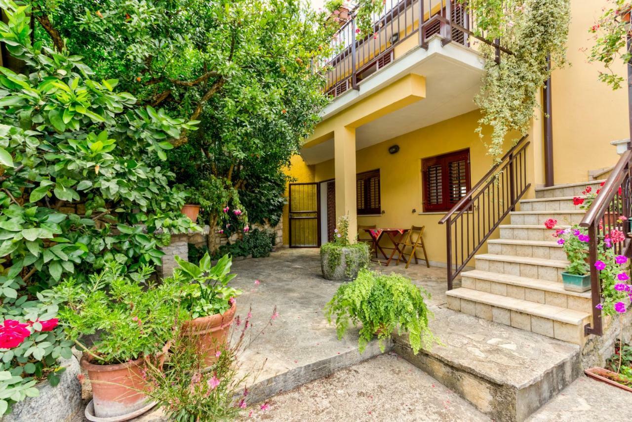 Apartments Redenta Tar-Vabriga 外观 照片